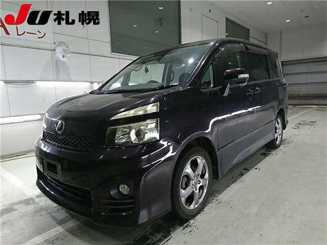 TOYOTA VOXY 2010