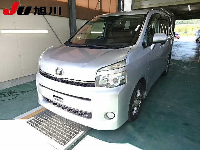 TOYOTA VOXY 2011