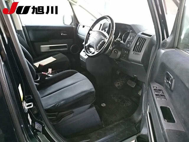 MITSUBISHI DELICA D5 2010