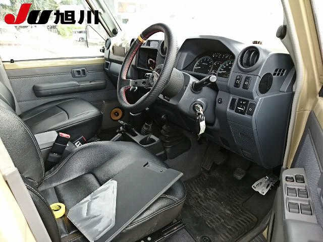 TOYOTA LAND CRUISER 2015