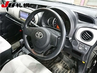 TOYOTA VITZ 2012