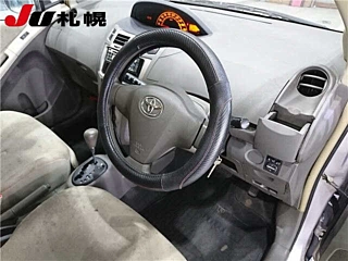 TOYOTA VITZ 2010