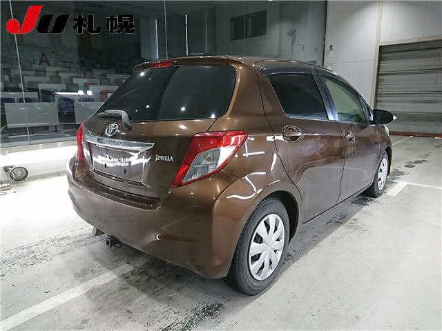 TOYOTA VITZ 2013