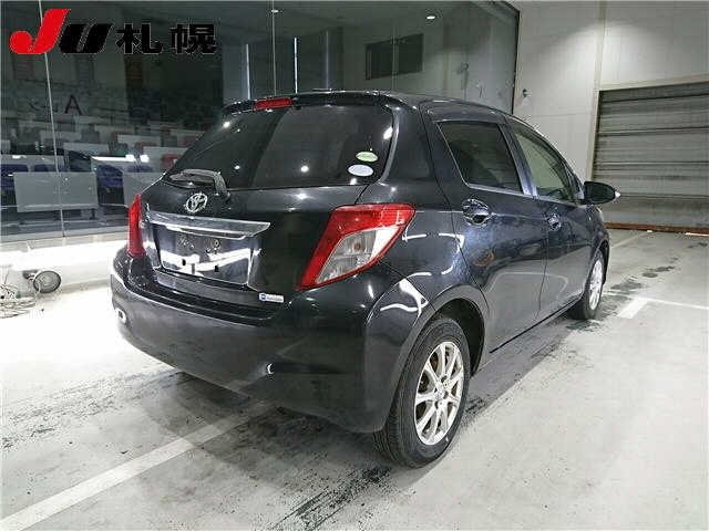 TOYOTA VITZ 2012