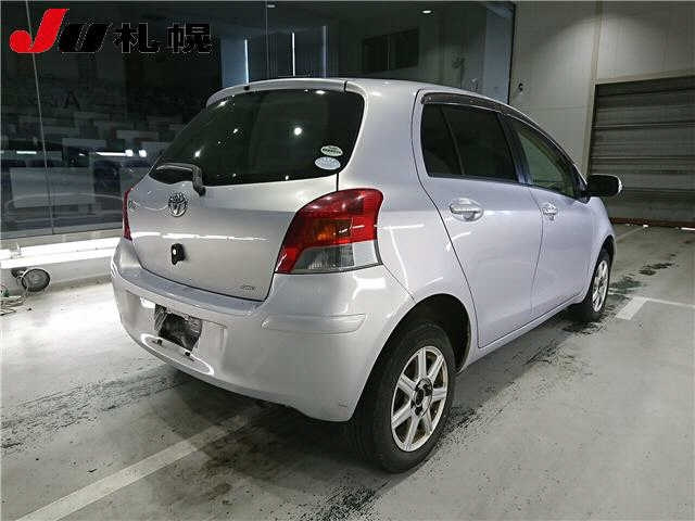 TOYOTA VITZ 2010