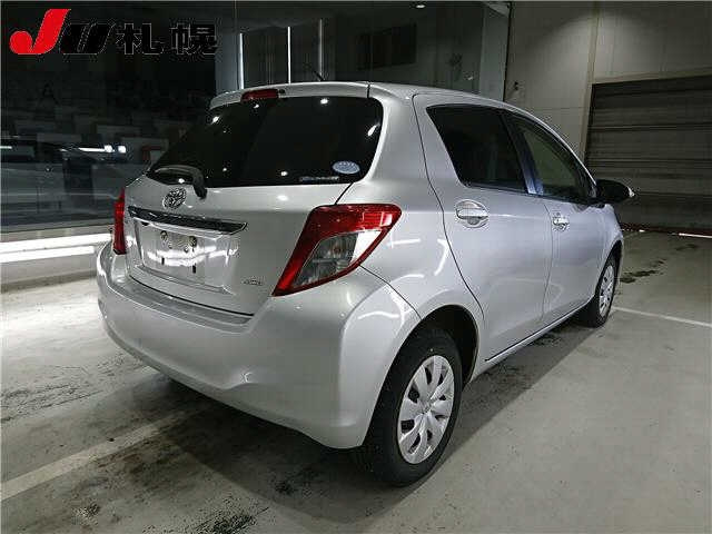 TOYOTA VITZ 2013