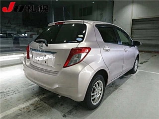 TOYOTA VITZ 2011