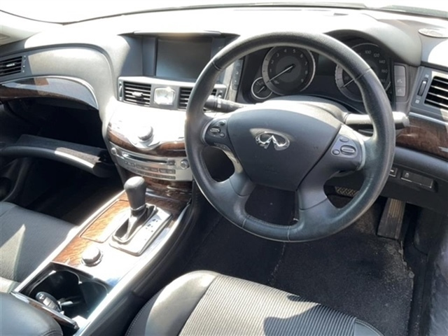 NISSAN FUGA 2010