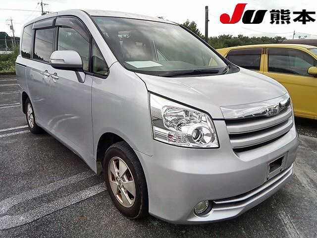 TOYOTA NOAH 2008