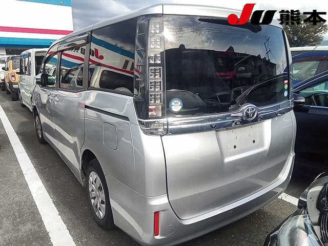 TOYOTA VOXY 2014