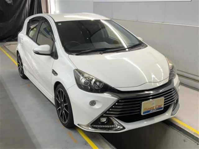 TOYOTA AQUA 2015