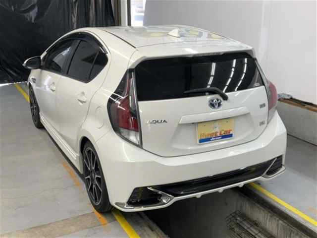 TOYOTA AQUA 2015