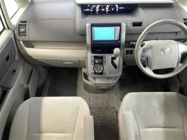 TOYOTA NOAH 2010