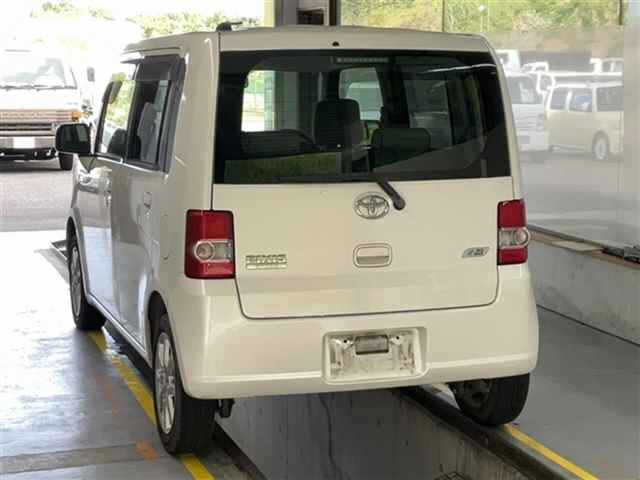 TOYOTA PIXIS SPACE 2013