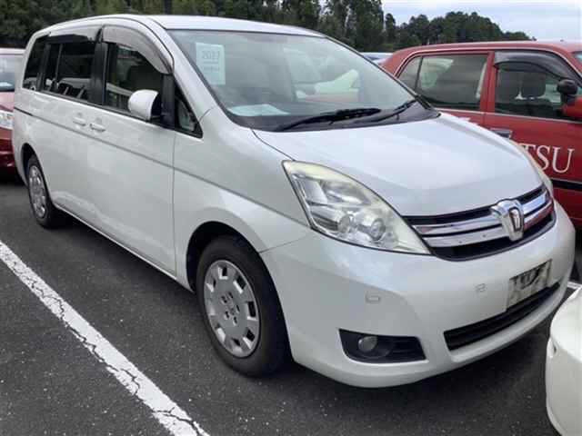 TOYOTA ISIS 2011