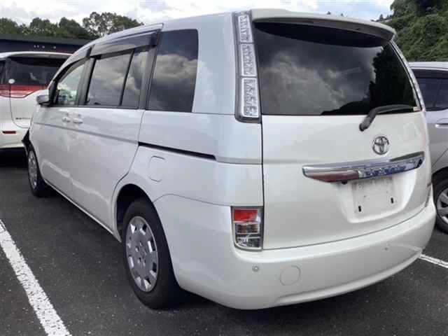 TOYOTA ISIS 2011
