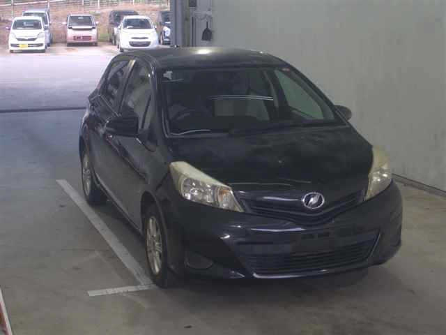 TOYOTA VITZ 2011