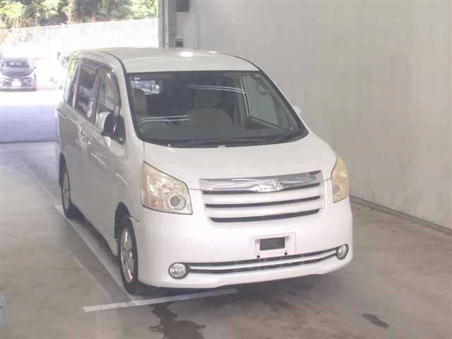 TOYOTA NOAH 2008