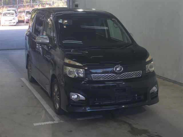 TOYOTA VOXY 2010