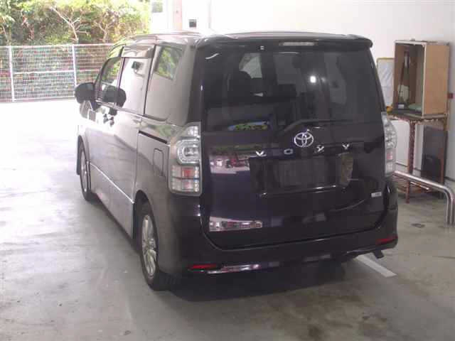 TOYOTA VOXY 2010
