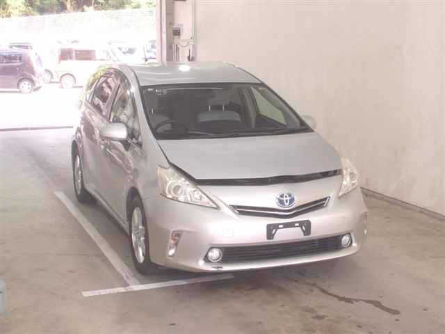 TOYOTA PRIUS ALPHA 2012