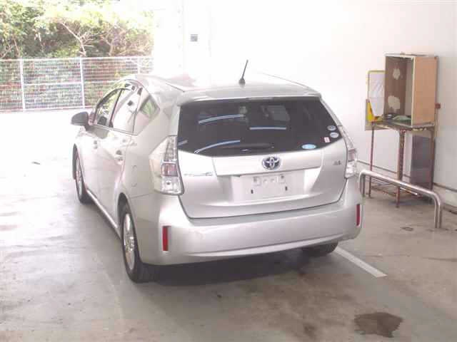 TOYOTA PRIUS ALPHA 2012