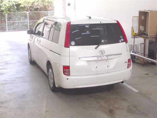 TOYOTA ISIS 2010