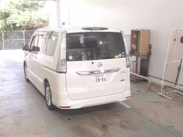 NISSAN SERENA 2013