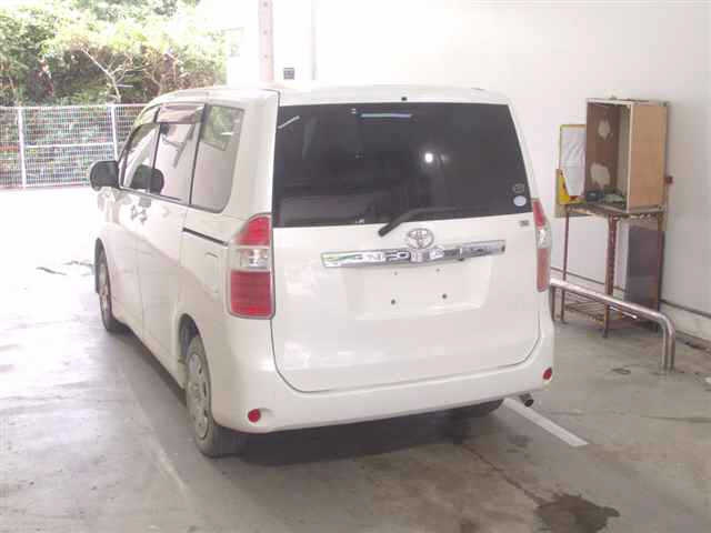 TOYOTA NOAH 2009