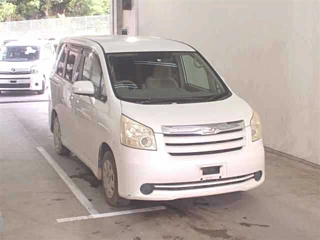 TOYOTA NOAH 2009