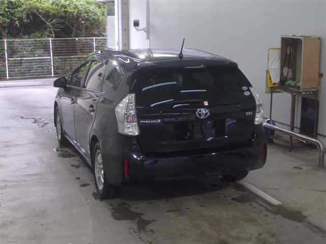 TOYOTA PRIUS ALPHA 2013