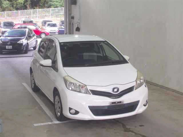TOYOTA VITZ 2011