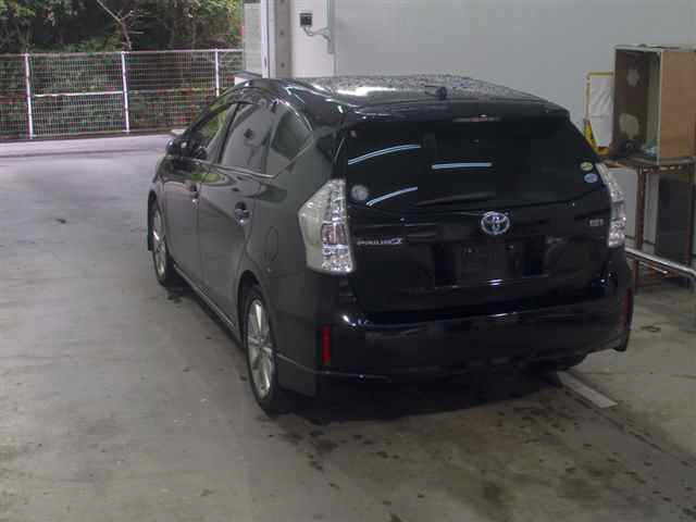 TOYOTA PRIUS ALPHA 2013