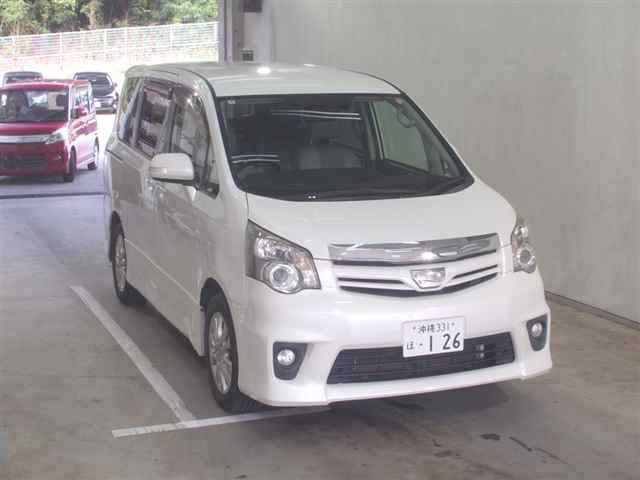 TOYOTA NOAH 2010