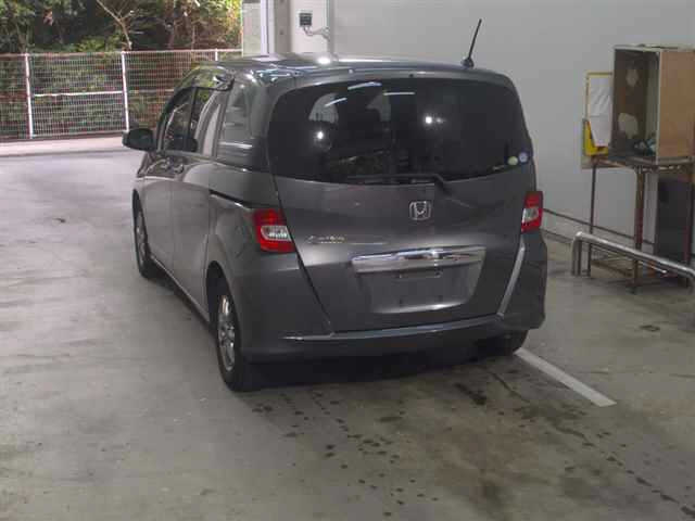 HONDA FREED 2010