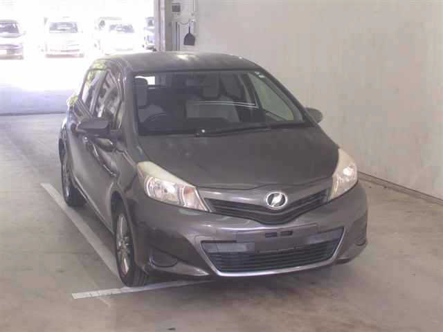 TOYOTA VITZ 2013