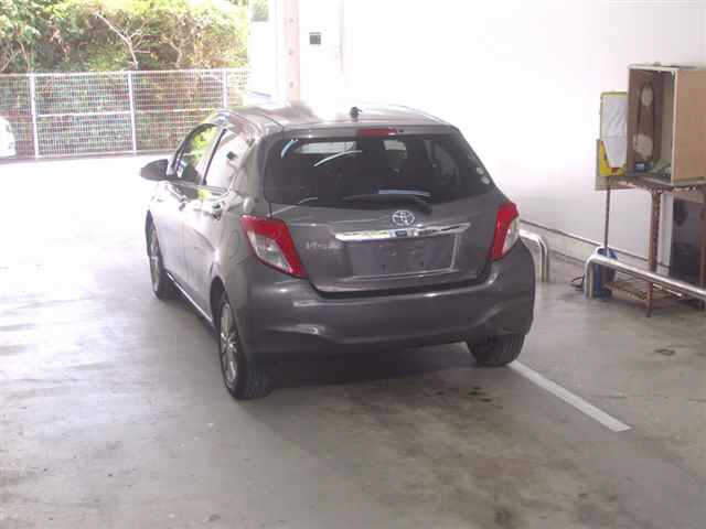 TOYOTA VITZ 2013