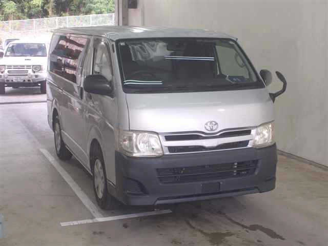 TOYOTA HIACE VAN 2013