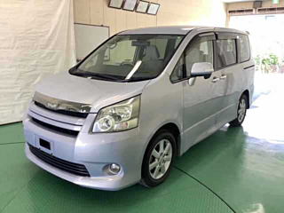 TOYOTA NOAH 2009