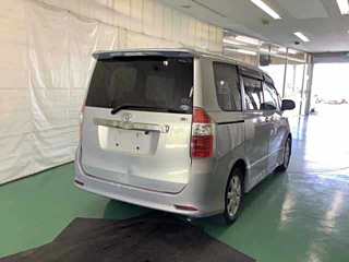 TOYOTA NOAH 2009