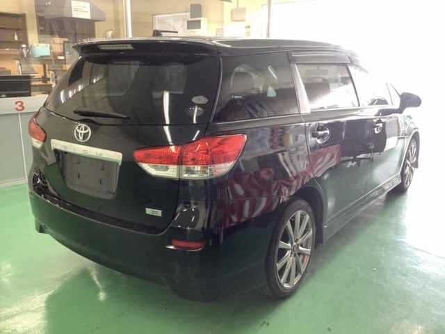 TOYOTA WISH 2011