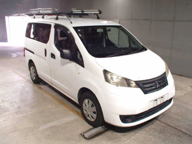 MITSUBISHI DELICA 2015