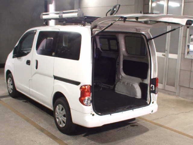 MITSUBISHI DELICA 2015