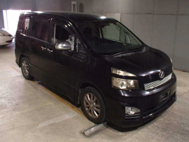 TOYOTA VOXY 2011