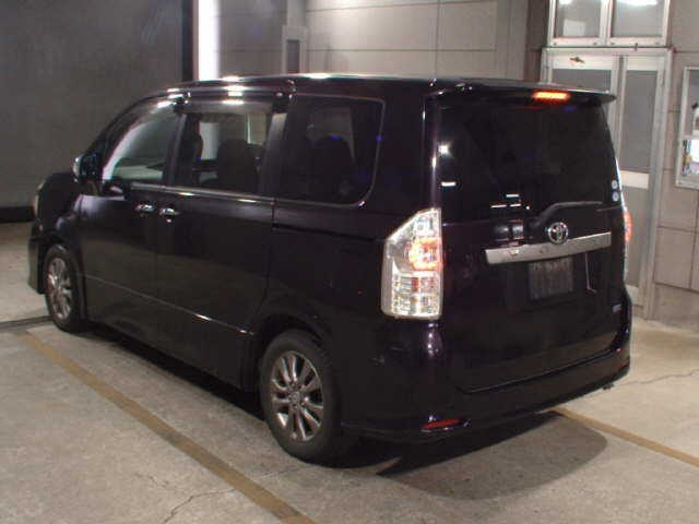 TOYOTA VOXY 2011