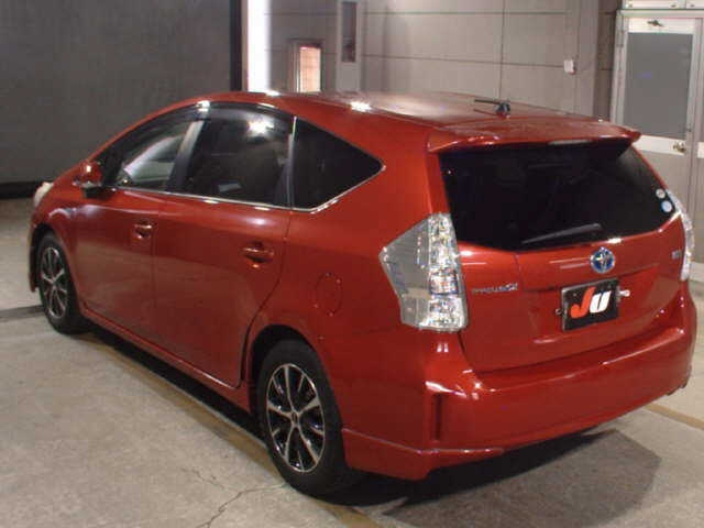 TOYOTA PRIUS ALPHA 2011