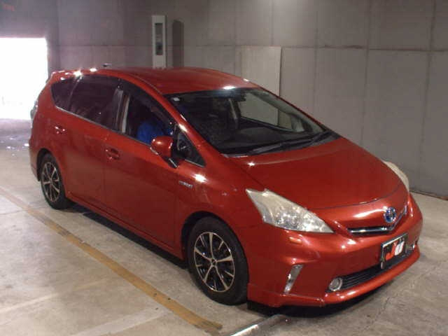 TOYOTA PRIUS ALPHA 2011