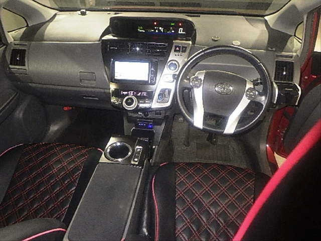 TOYOTA PRIUS ALPHA 2011