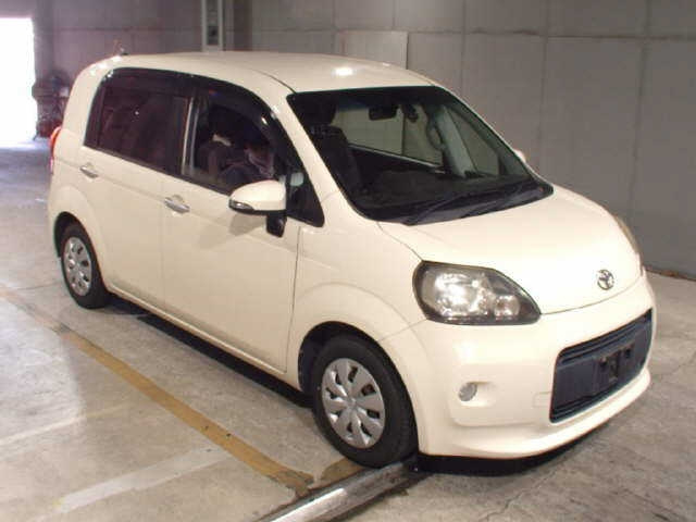 TOYOTA PORTE 2013