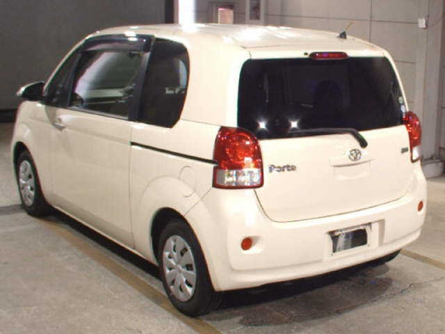 TOYOTA PORTE 2013